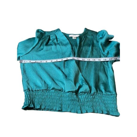 NWOT Monteau Los Angeles Green Top Cross front elastic waist, puff sleeve Large - Picture 7 of 10